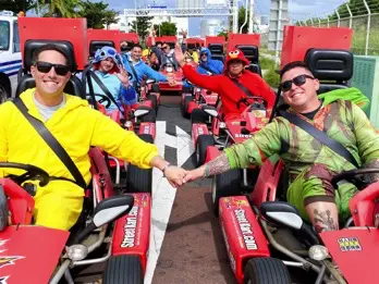 Ótima experiência dirigindo kart no centro da cidade.